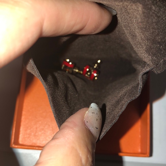 1HR sale⭐️Hermes (red) H pop lacquer earrings - Picture 6 of 8
